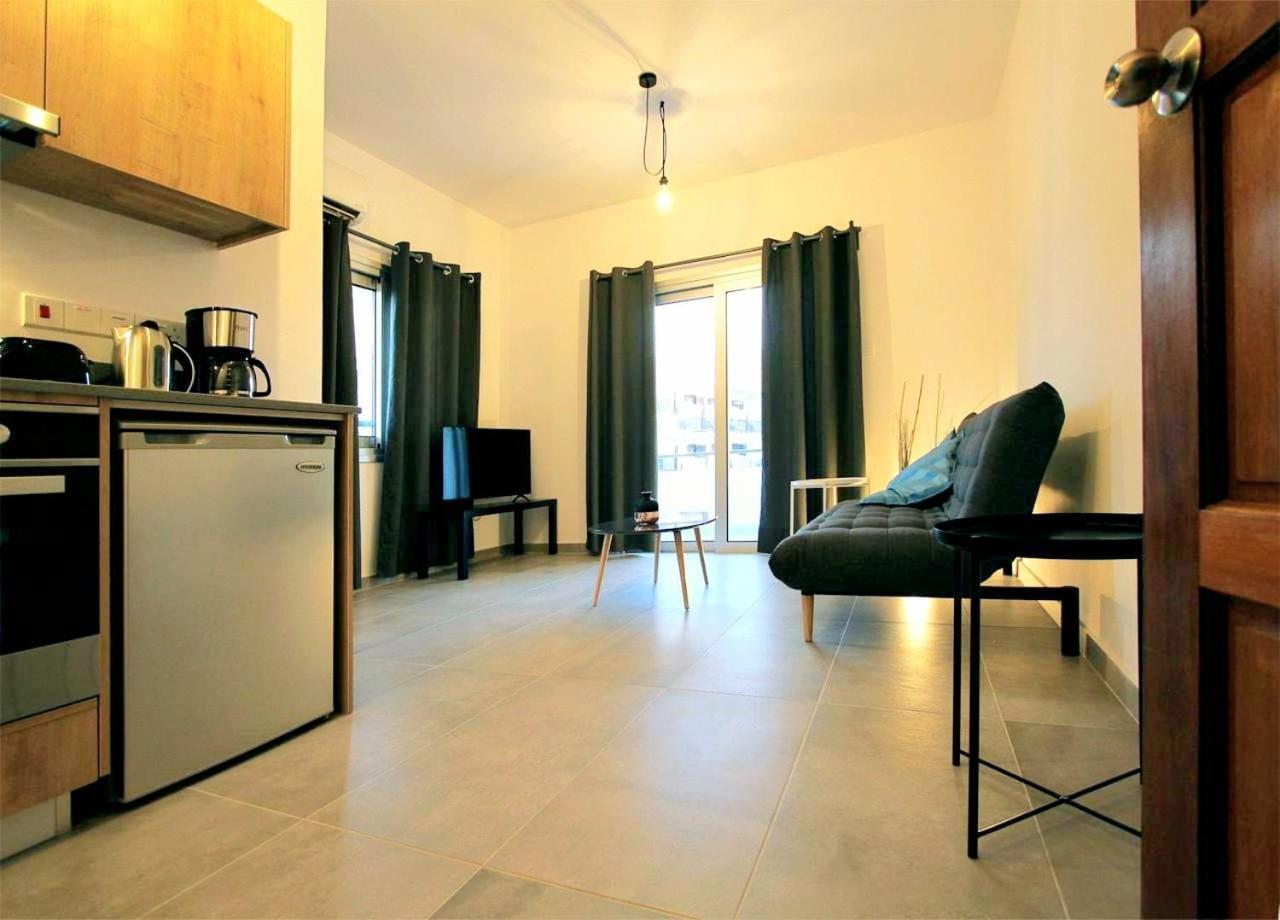 Papadavid Apartments Paphos Exteriör bild