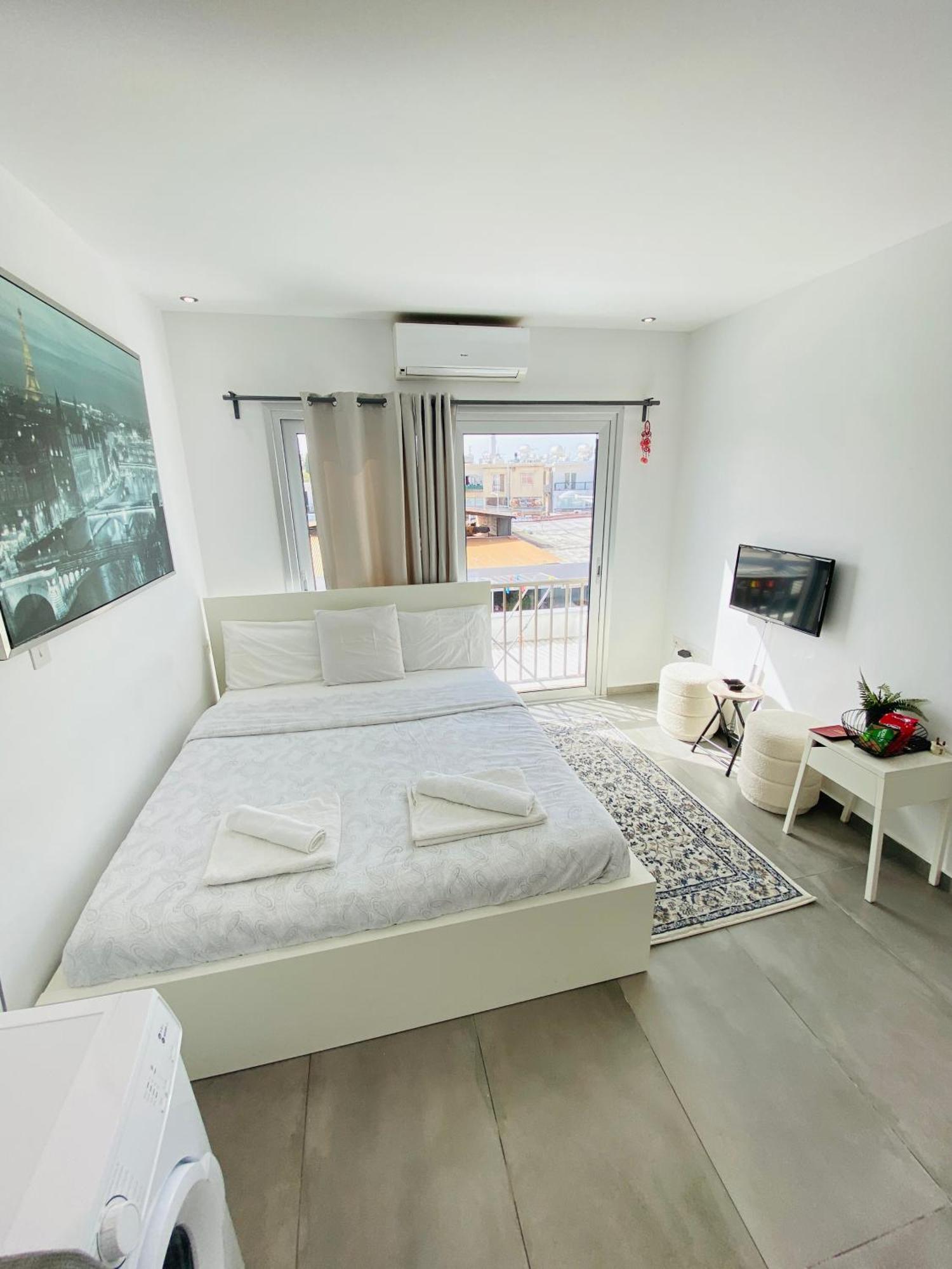 Papadavid Apartments Paphos Exteriör bild