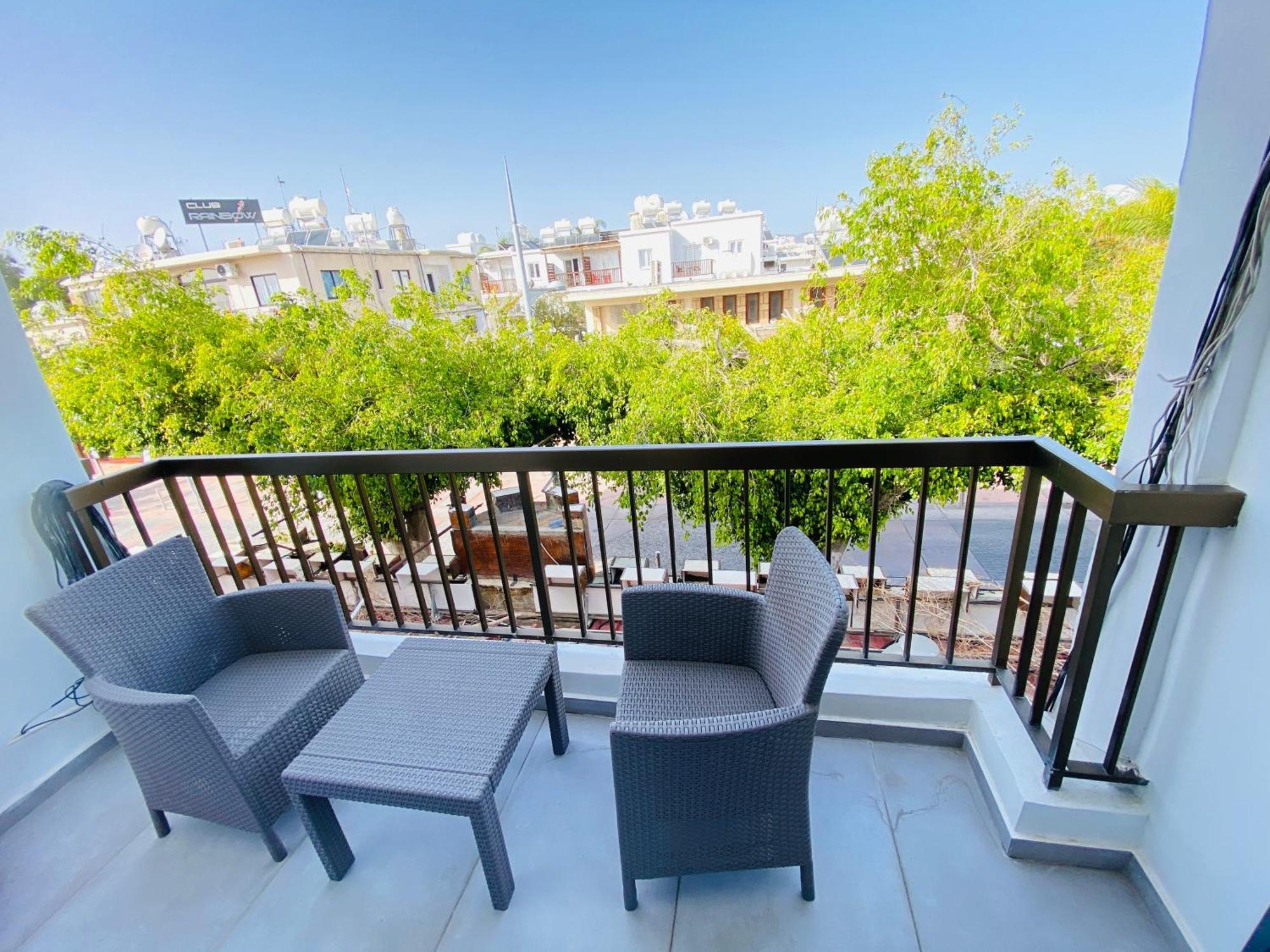 Papadavid Apartments Paphos Exteriör bild