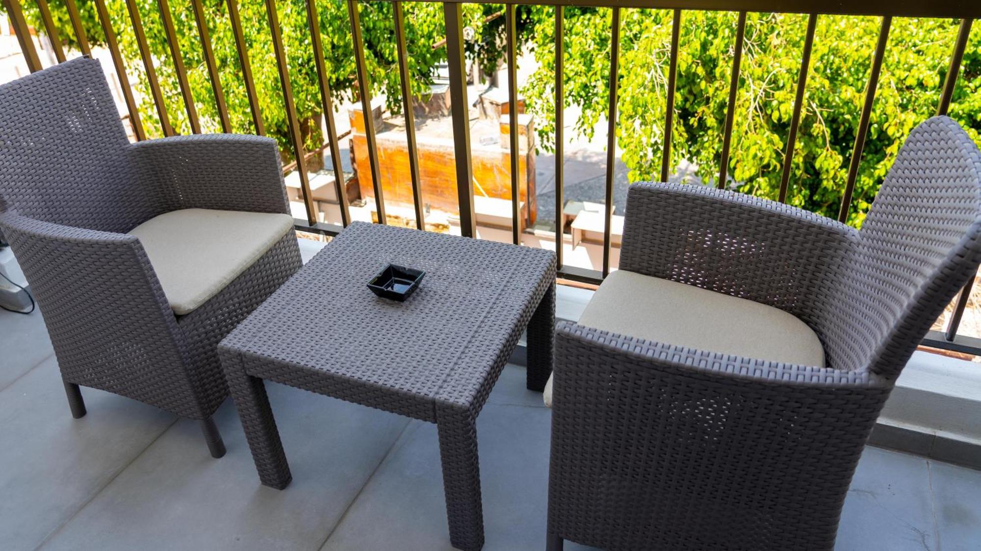 Papadavid Apartments Paphos Exteriör bild
